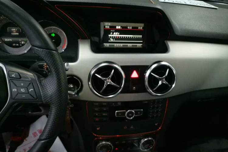 Used Mercedes-Benz GLK-Class 2013 GLK 300 4MATIC Dynamic Sunroof Model
