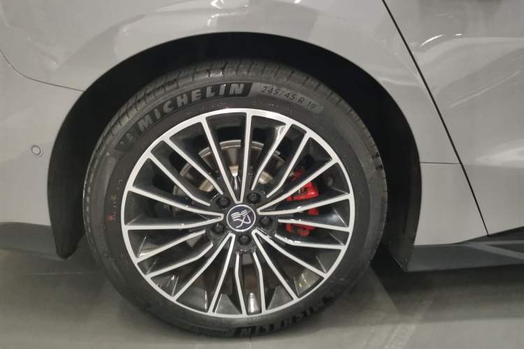 Used BYD Han 2025 EV with 701 km of Laser Radar-Enabled Intelligent Driving
