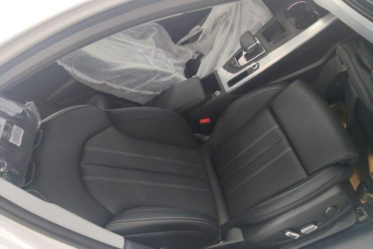 Used Audi A4L 2025 2 Million Units Enjoyment Version 40 TFSI Stylish and Dynamic Type
