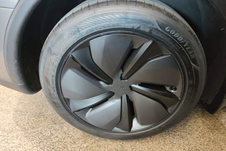Used Tesla Model Y 2025 Rear-Wheel-Drive Version