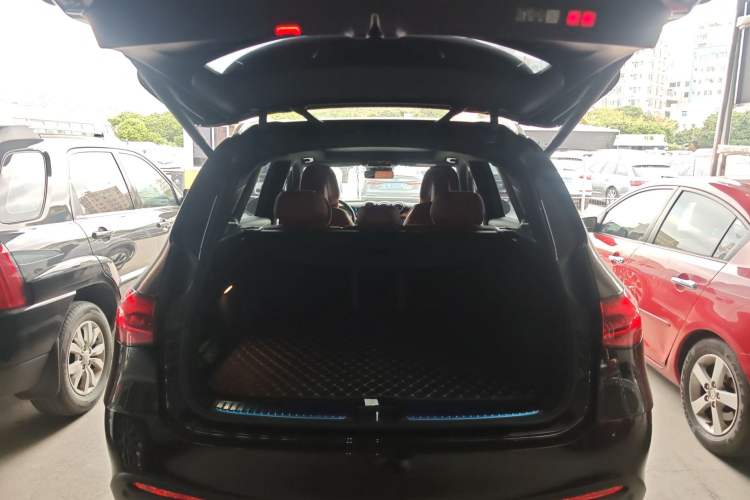 Used Mercedes-Benz GLC 2024 Facelifted GLC 260 L 4MATIC Luxury Version 5 Seats
