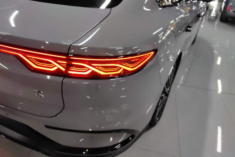 Used BYD Han 2025 EV with 701 km of Laser Radar-Enabled Intelligent Driving
