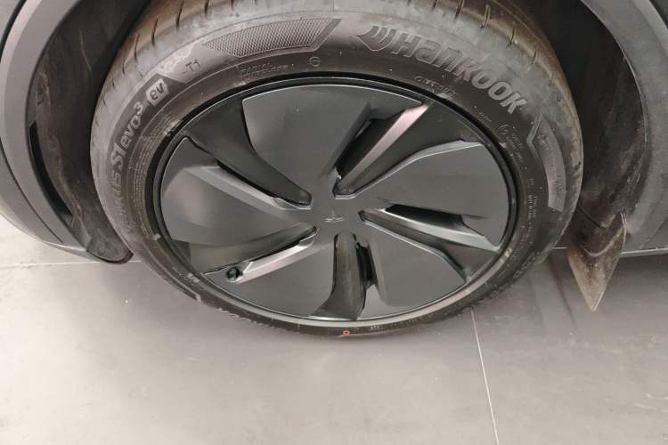 Used Tesla Model Y 2025 Long-Range All-Wheel Drive First Edition