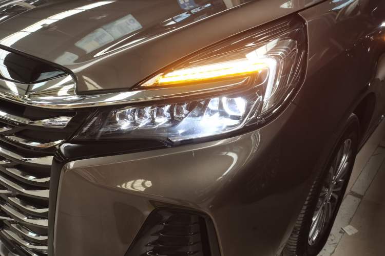 Used Buick GL8 2023 Facelifted Land Cruiser Executive Luxury Version