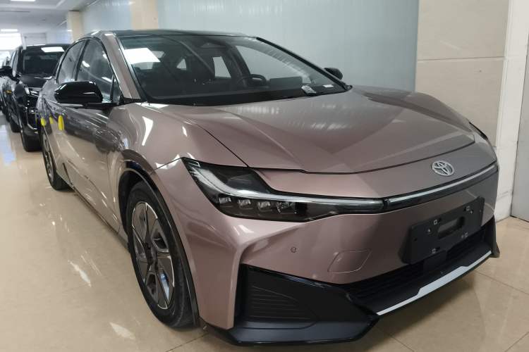 Used Toyota bZ3 2023 616 km Long-Range Premium
