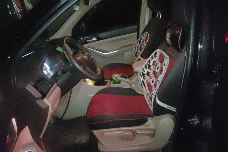 Used Baojun 730 2014 1.5L manual standard trim 7 seats
