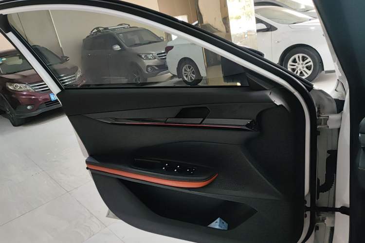 Used Changan UNI-V 2022 1.5T Prestige Version
