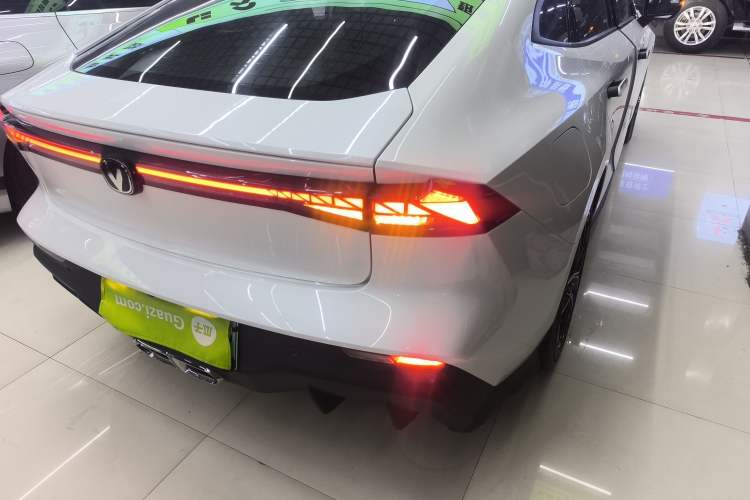 Used Changan UNI-V iDD 2024 Blue Whale Smart Electric iDD 136km Luxury Model
