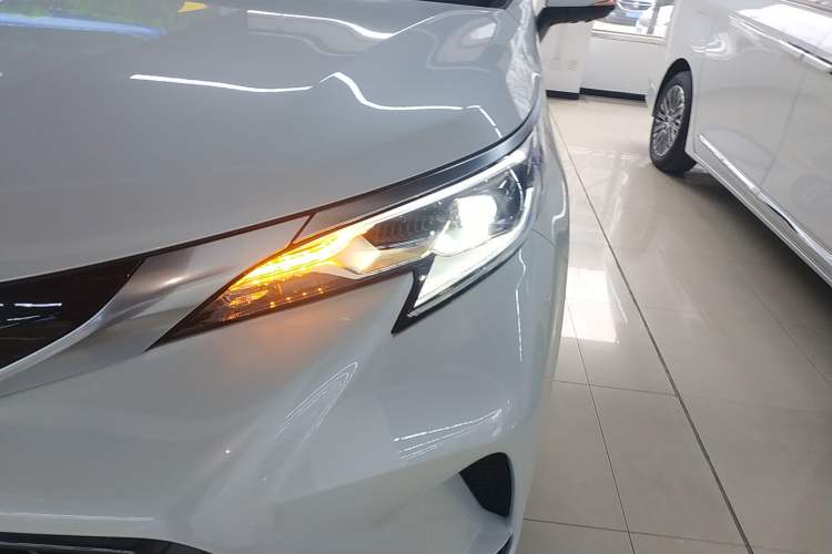 Used Toyota Granvia 2024 2.5L Hybrid Prestige PLUS Four-Wheel Drive Version