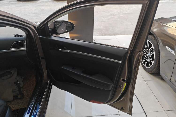 Used Hyundai Elantra 2016 1.6L Automatic ZhiXuan – Elite Version
