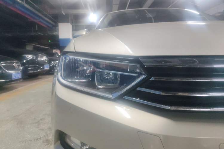 Used Volkswagen Magotan 2017 330TSI DSG Leading Model
