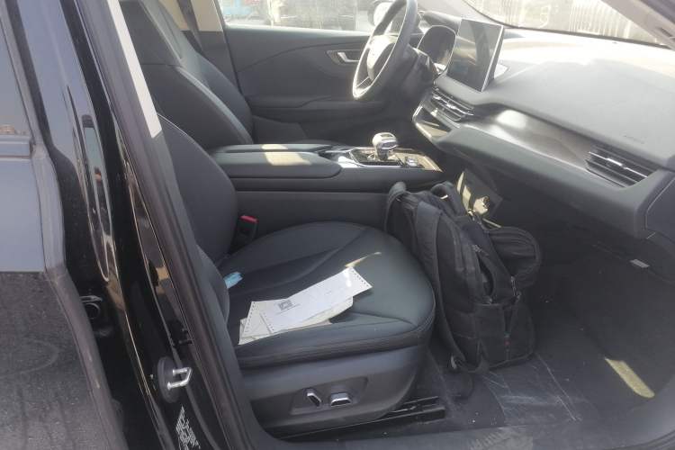 Used Hongqi E-QM5 2022 431 km Charge & Enjoy Edition
