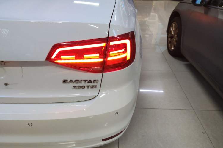 Used Volkswagen Sagitar 2015 230TSI Automatic Comfort Version
