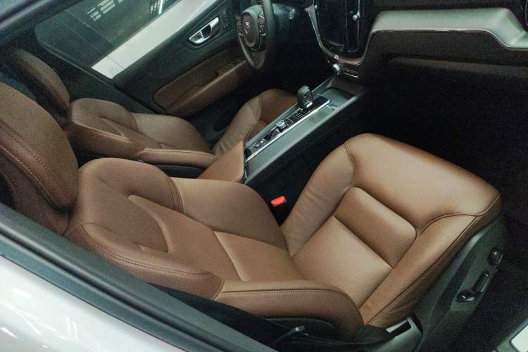 Used Volvo XC60 2023 B5 4x4 Smart Luxury Edition