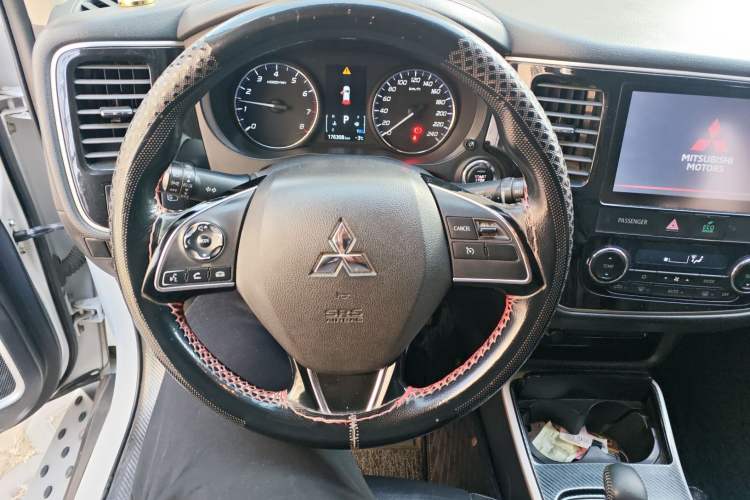 Used Mitsubishi Outlander 2018 2.0L Two-Wheel Drive Glory Edition 5 Seats