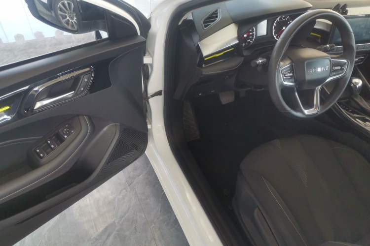 Used Roewe i5 2021 1.5L CVT Platinum Edition
