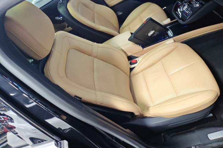 Used Lincoln Corsair 2021 2.0T Two-Wheel-Drive Luxury Edition