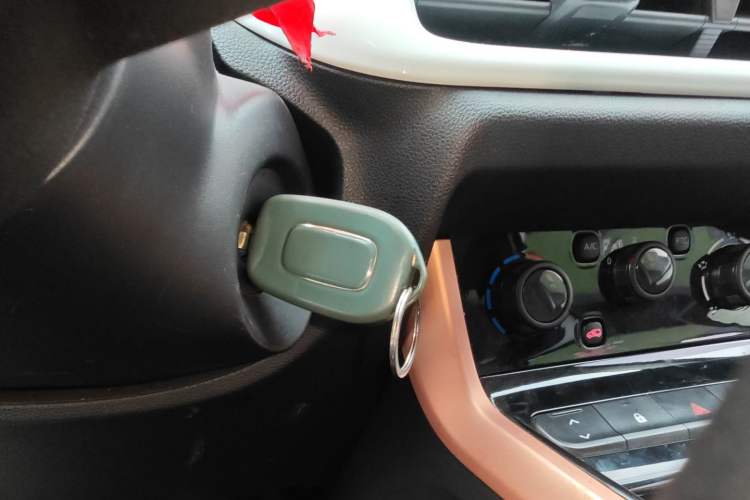 Used Dongfeng NAMMI BOX 2022 Revised Light Wind Edition 201 km Standard Version
