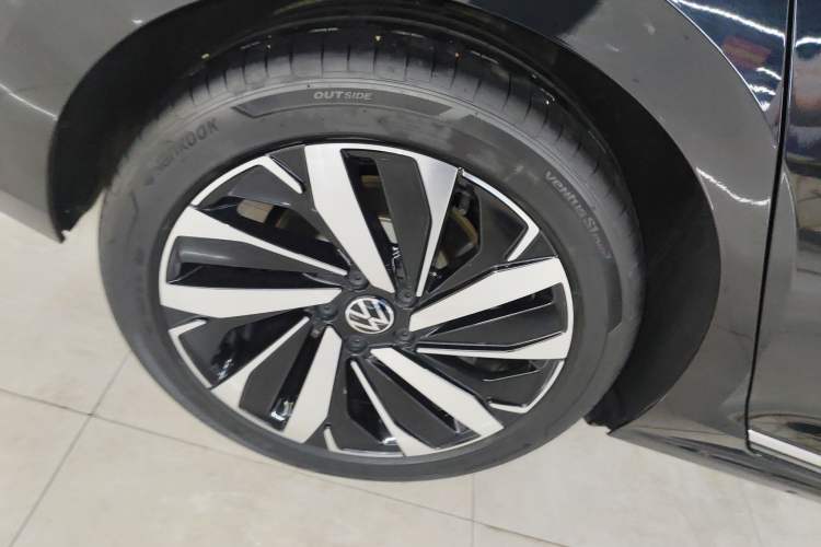 Used Volkswagen Passat 2025 Premium Version 380TSI Dragon Edition