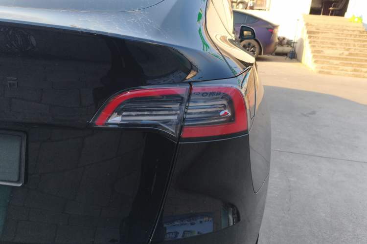 Used Tesla Model Y 2023 Long-Range All-Wheel-Drive Version
