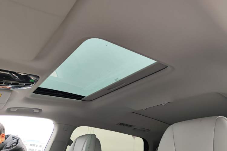 Used Roewe iMAX8 2022 400TGI Celebration Edition
