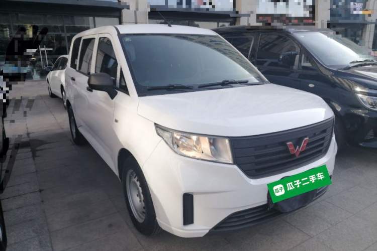 Used Wuling Hongguang PLUS 2019 1.5T Manual Standard Edition 5 Seats
