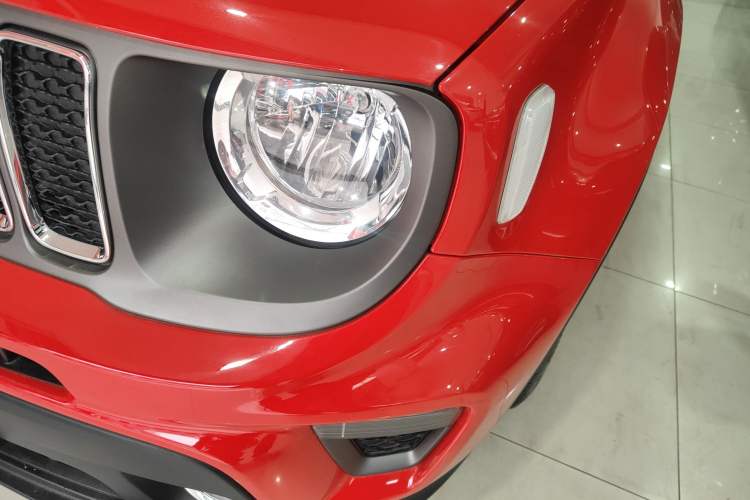 Used  Renegade 2021 220T Automatic Elite Edition