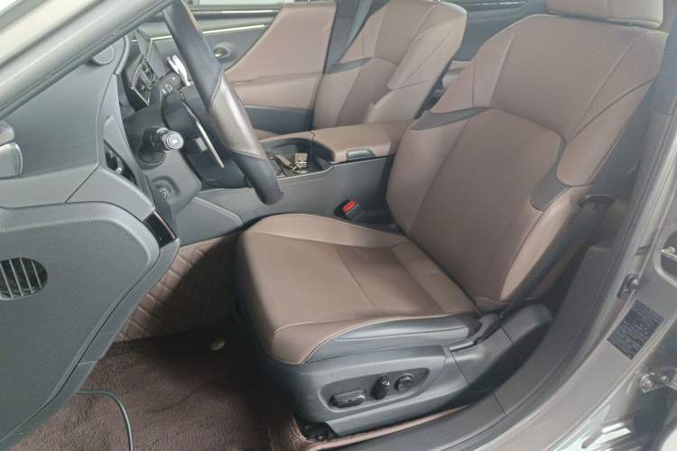 Used Lexus ES 2022 200 Excellence Edition
