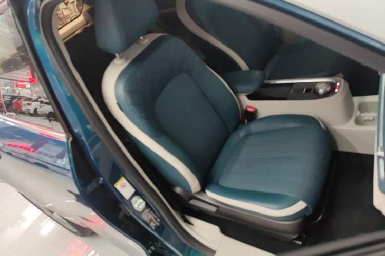 Used ORA Good Cat 2022 Morandi Edition 400km Standard Range Luxury Version Lithium Iron Phosphate