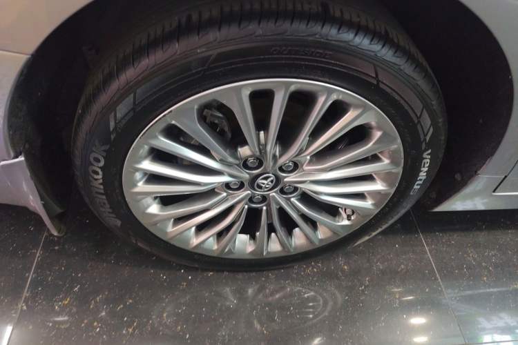 Used Toyota Avalon 2019 Dual-Engine 2.5L XLE Prestige Version China VI Standard