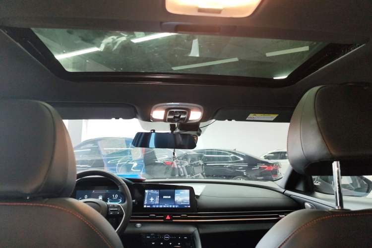 Used Hyundai Elantra 2022 1.5L CVT 20th Anniversary Edition
