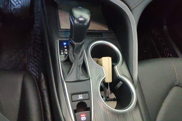 Used Toyota Camry 2021 2.0G Luxury Edition
