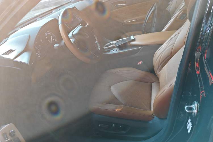 Used Toyota Avalon 2019 Dual-Engine 2.5L XLE Prestige Version China VI Standard