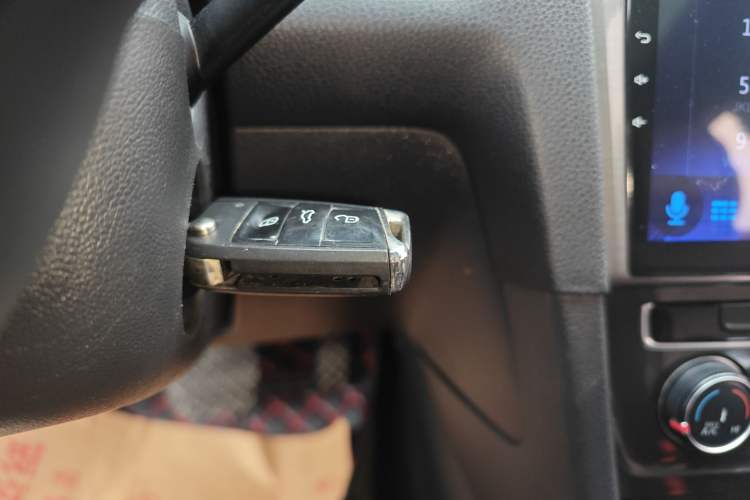 Used Volkswagen Golf 2017 1.6L Automatic Comfort Million-Vehicle Anniversary Edition
