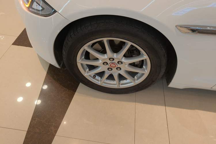 Used Jaguar XJ 2016 XJL 2.0T Two-Wheel-Drive Elegant Business Edition
