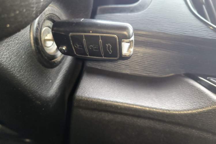 Used FORTHING Lingzhi 2023 M5L 1.6L Base Model 7 Seats