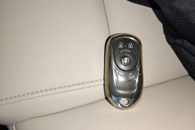 Used Buick GL8 2022 ES Landtrek 653T Luxury Edition