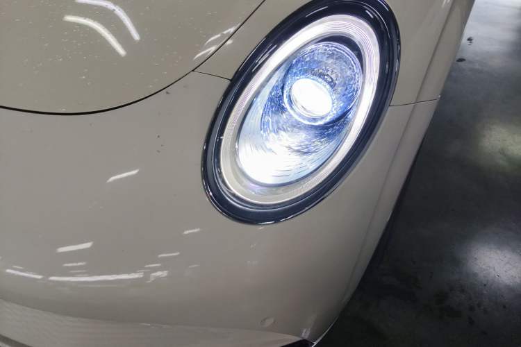 Used ORA Lightning Cat 2022 555 km Luxury Edition