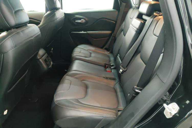 Used  Cherokee 2017 2.0L Superior Edition
