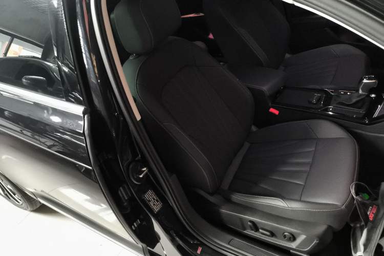 Used Volkswagen Passat 2025 Premium Version 380TSI Dragon Edition
