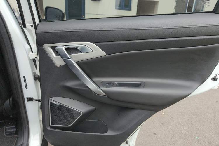 Used Geely Auto Emgrand X7 Sport 2018 2.0L Manual Two-Wheel Drive Zhiya Version
