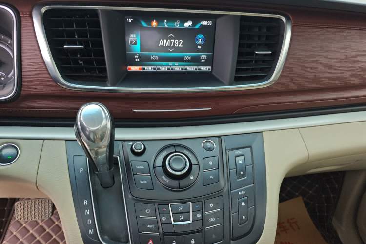 Used Buick GL8 2018 28T Luxury Model China VI Standard
