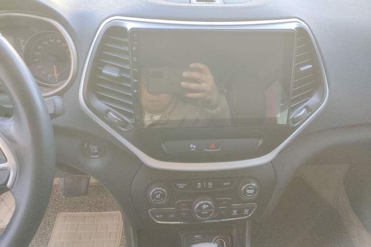 Used  Cherokee 2016 2.4L Leading Edition
