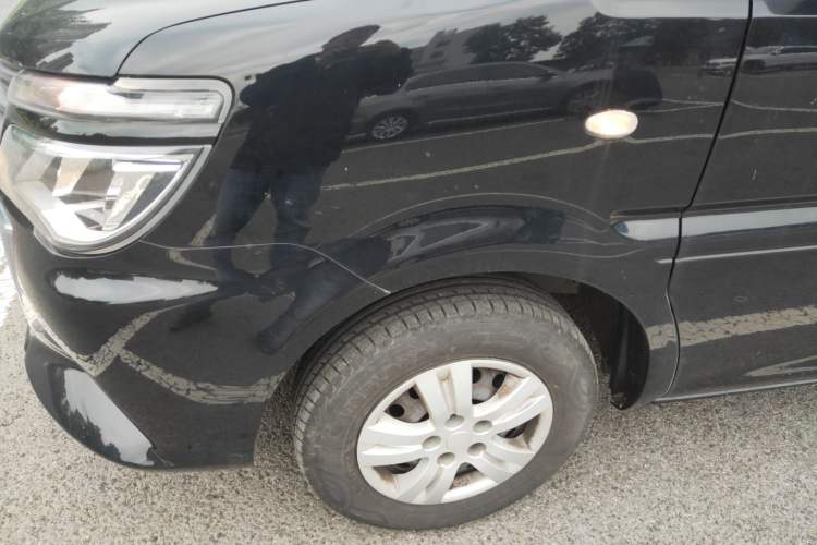 Used FORTHING Lingzhi 2023 M5L 1.6L Base Model 7 Seats
