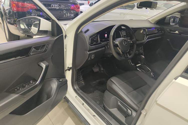 Used Volkswagen T-ROC 2021 280TSI DSG Two-Wheel Drive Comfort Connect 30th Anniversary Edition