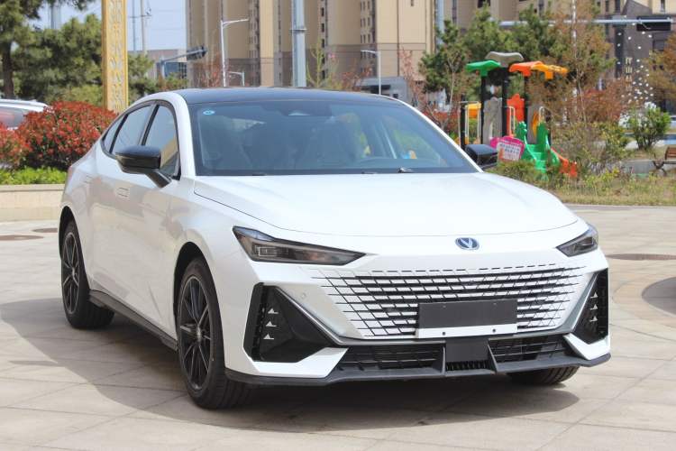 Used Changan UNI-V 2024 1.5T High-Energy Version
