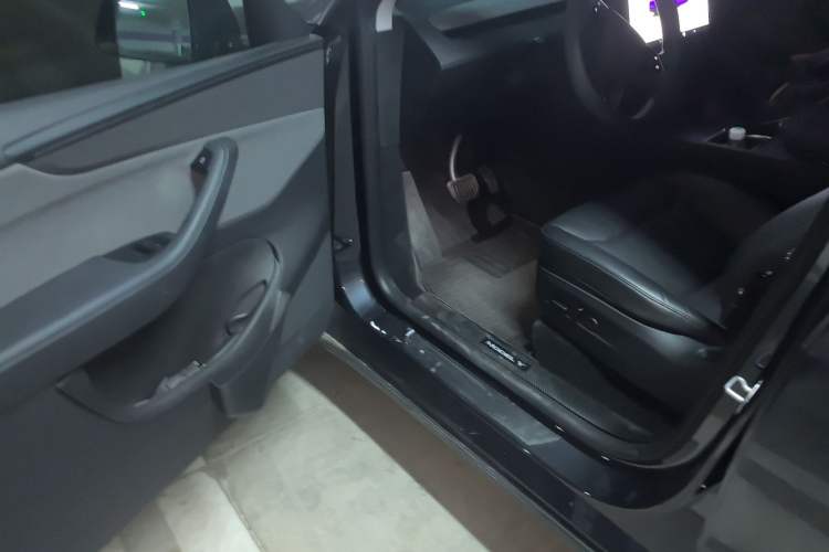 Used Tesla Model Y 2025 Rear-Wheel-Drive Version