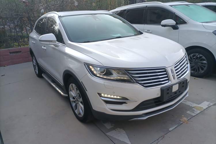 Used Lincoln MKC 2017 2.0T Two-Wheel-Drive Luxury Edition
