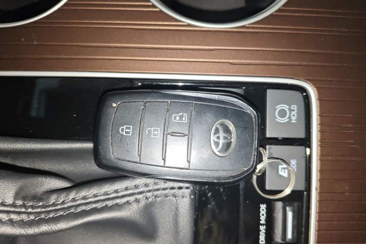 Used Toyota Granvia 2024 2.5L Hybrid Comfort Edition
