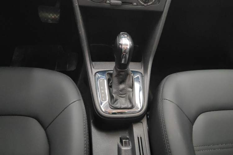 Used Volkswagen Jetta 2015 1.6L Automatic Fashion Model
